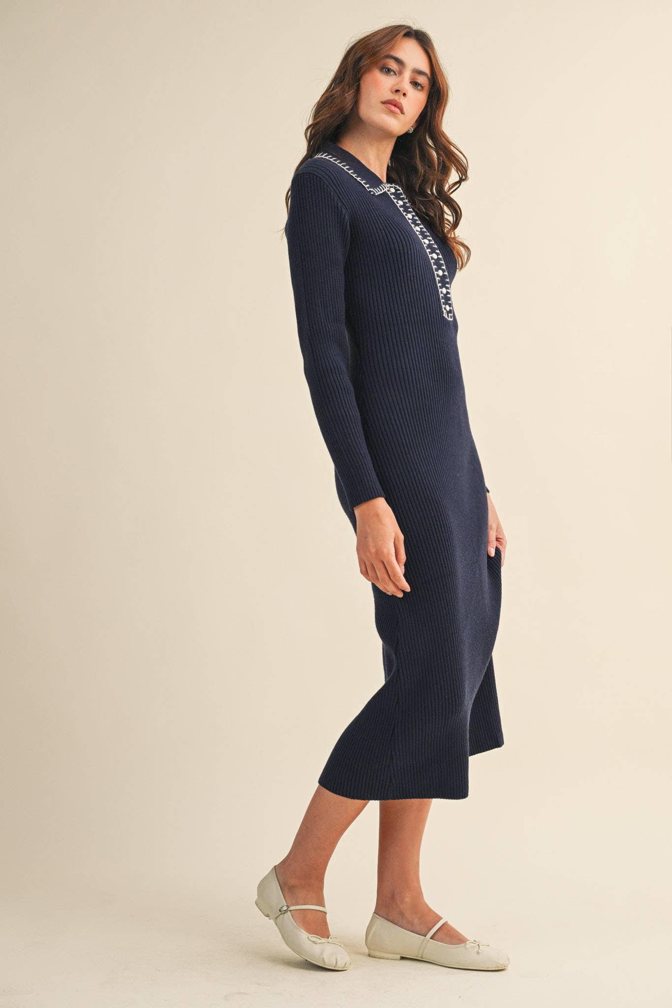 RIBBED SWEATER MIDI DRESS WITH CONTRAST STITCH MSW11232