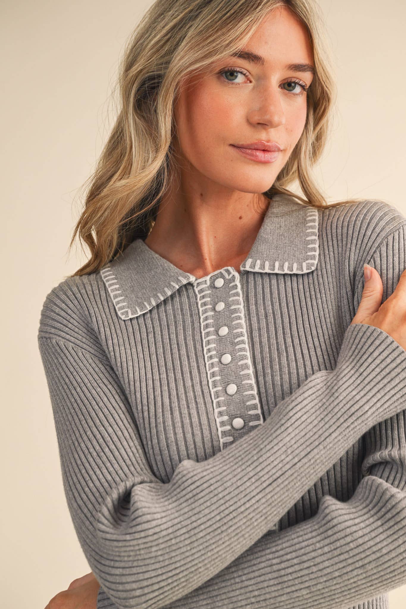 RIBBED SWEATER MIDI DRESS WITH CONTRAST STITCH MSW11232